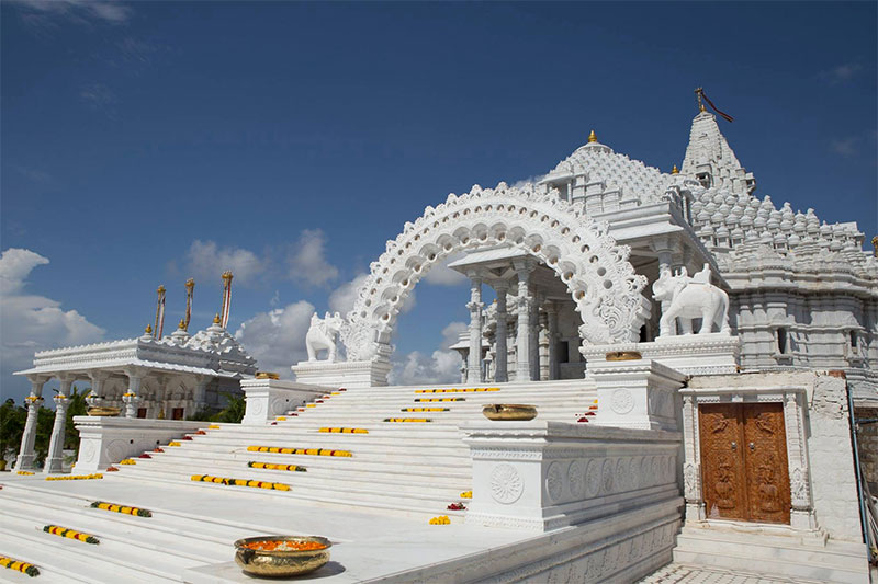 Shri-Munisuvratswami-Jain-Navgraha-Temple,-ECR