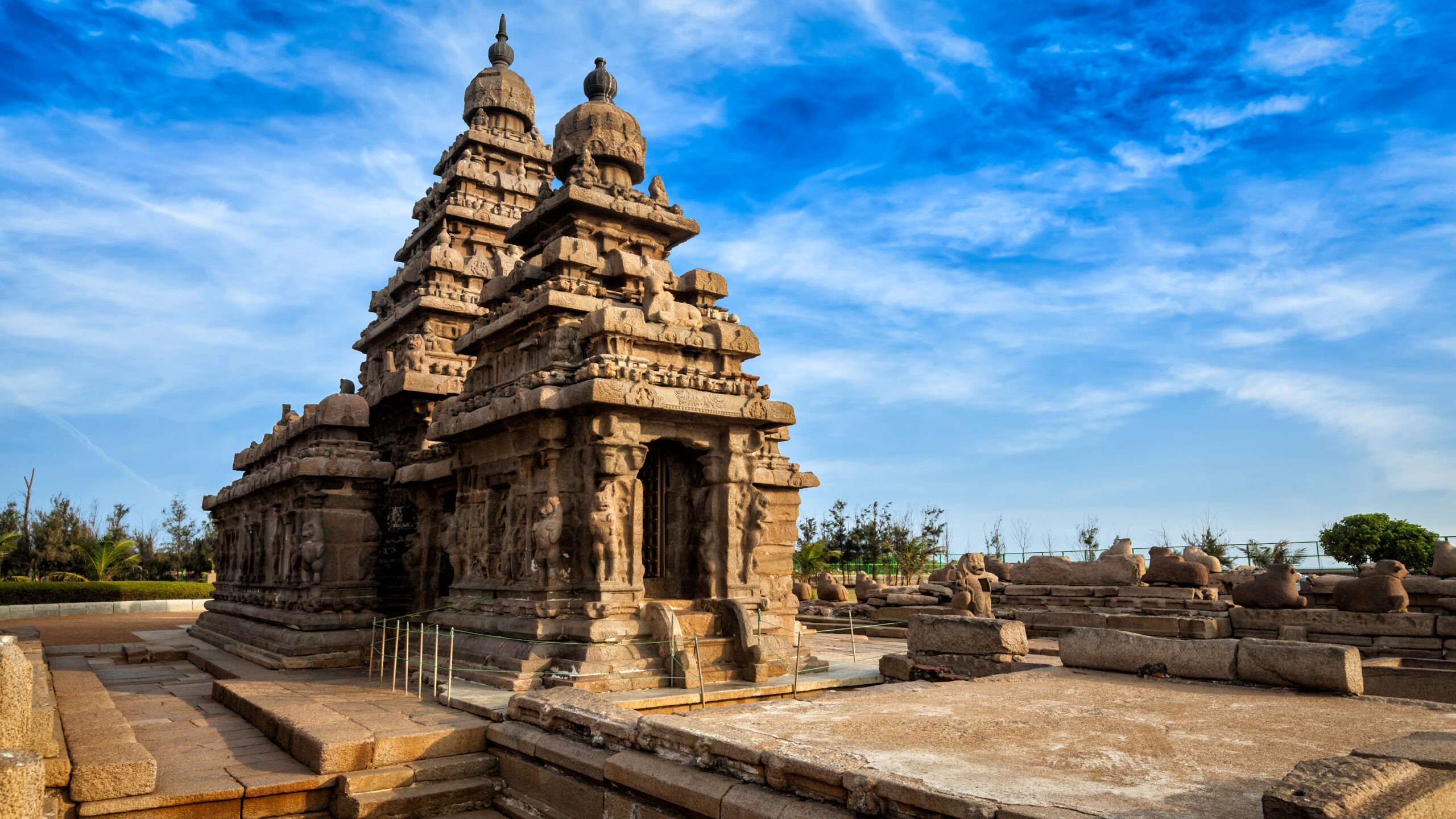 With its stunning architecture, historical monuments, and spiritual sites, India is a popular destination for tourists and history enthusiasts. In this article, we’ll explore some of the top destinations in India with historical significance that will leave you amazed.
